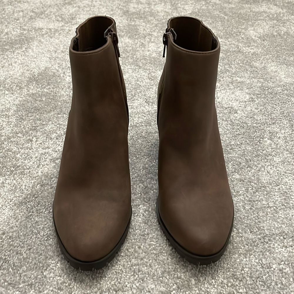 Kelly and Katie Yona Chelsea Boot